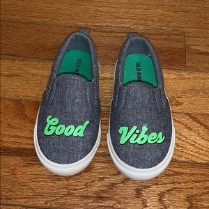 Old Navy Toddler slip on sneakers, size 6
